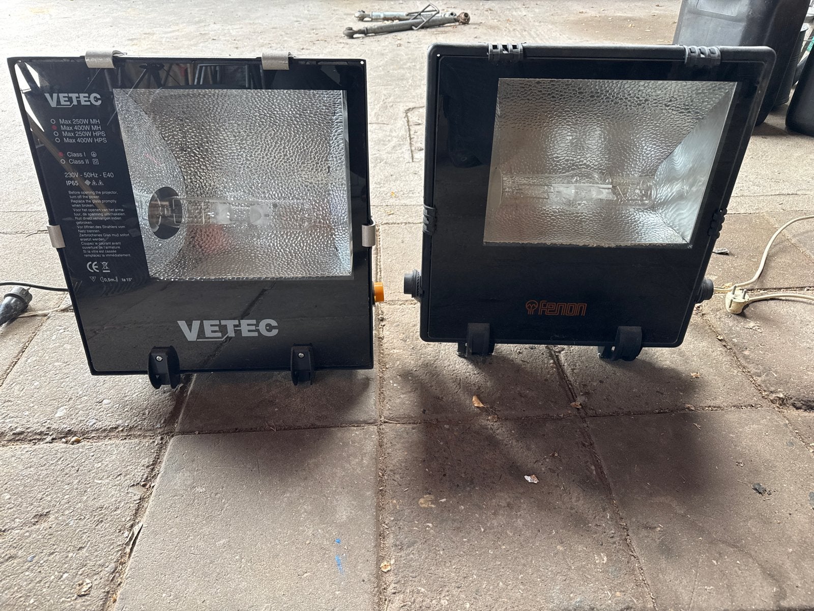 Twee Halogeen Bouwlampen - VETEC en Fenlon, Ophalen, Gebruikt, 500 watt of meer, Lamp met armatuur