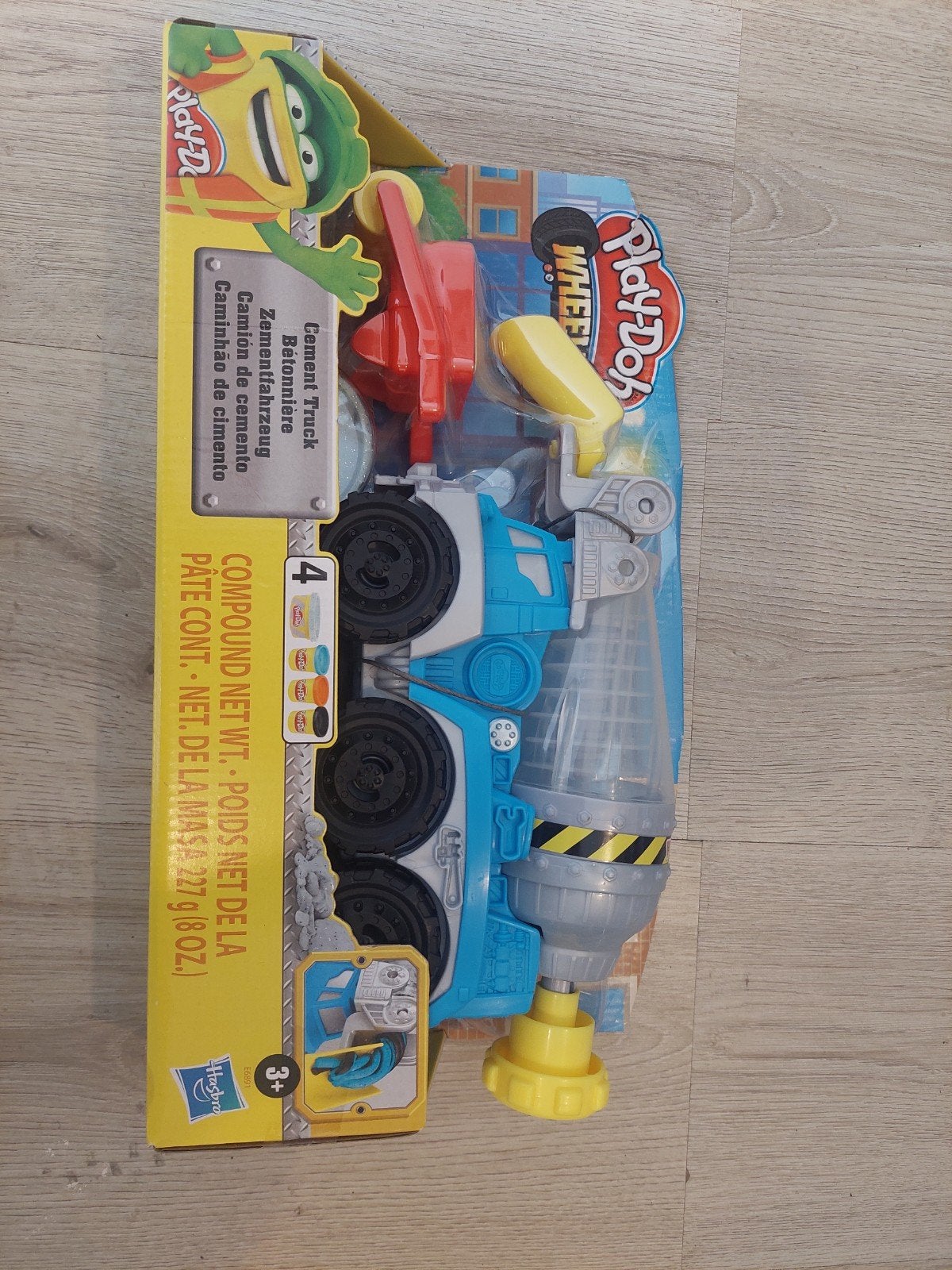 Play-Doh Wheels Cement Truck - Nieuw in doos, Ophalen of Verzenden, Nieuw, Knutselen