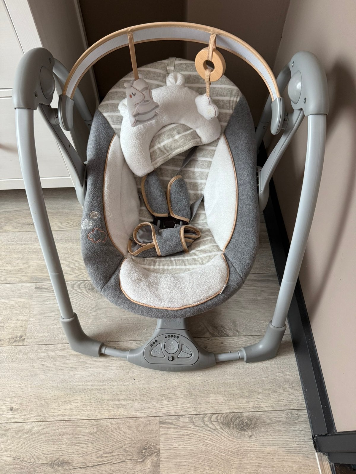 Ingenuity swing n go deluxe wipstoel, Kinderen en Baby's, Wipstoeltjes, Ophalen, Zo goed als nieuw, Schommelstoel, Met gordel(s) of riempje(s)