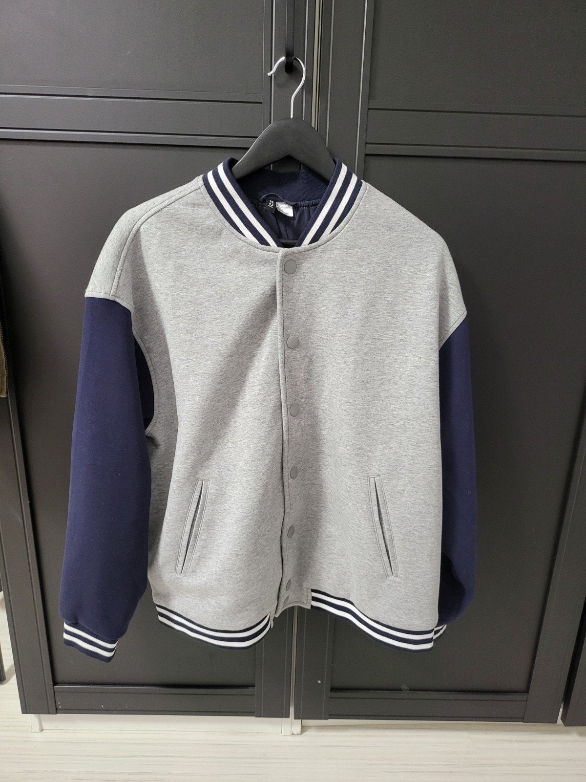 H&M Divided Varsity Jacket - Maat L, H&M Divided, Maat 42/44 (L), Ophalen of Verzenden, Zo goed als nieuw