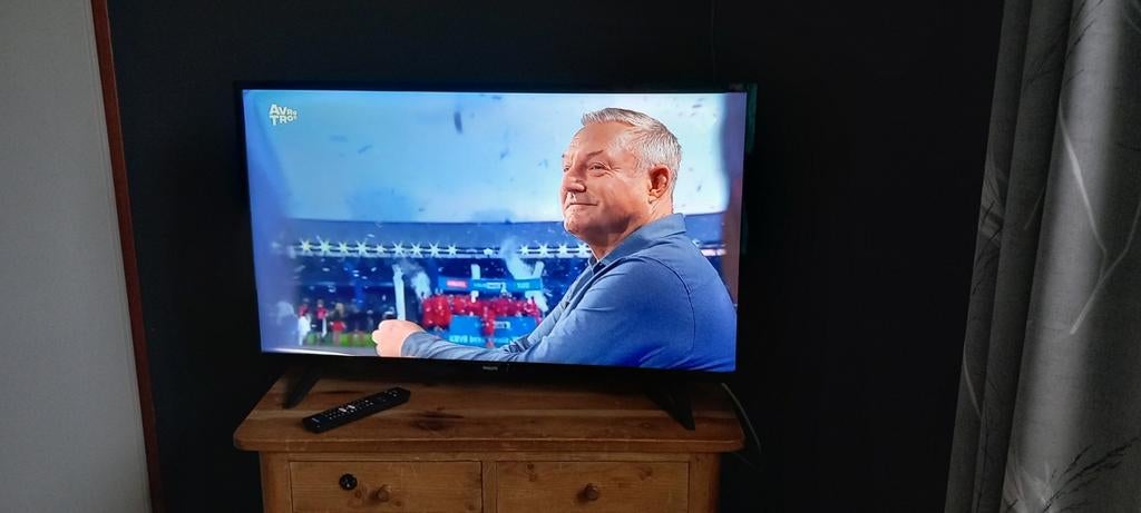 2 TV's 32 en 38 inch met afstands bediening, Audio, Tv en Foto, Fotografie | Digitale fotolijsten, Ophalen