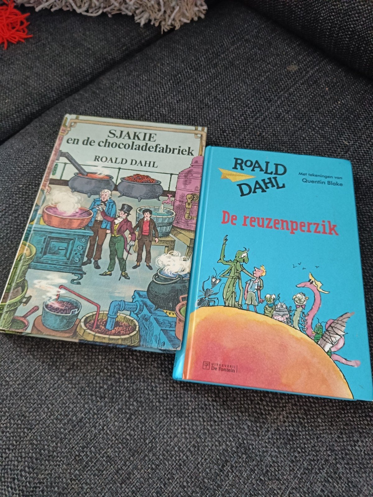 2 Roald Dahl Boeken, Reuzenperzik/Sjakie chocoladefabriek, Ophalen of Verzenden, Gelezen, Roald Dahl, Fictie algemeen