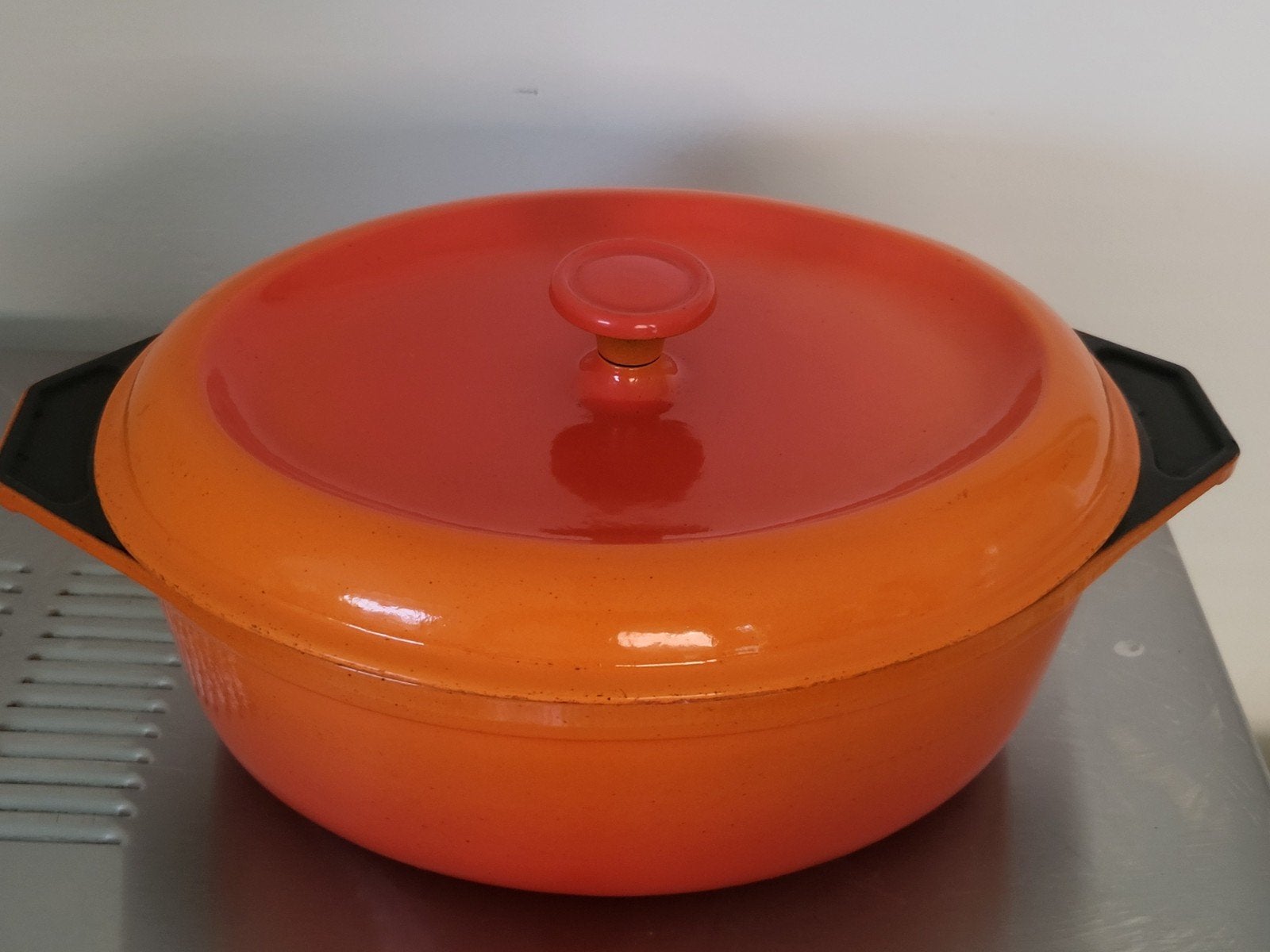 Cousances oranje gietijzeren braadpan mt28, Ophalen of Verzenden, Zo goed als nieuw, Met handvatten, Overige merken