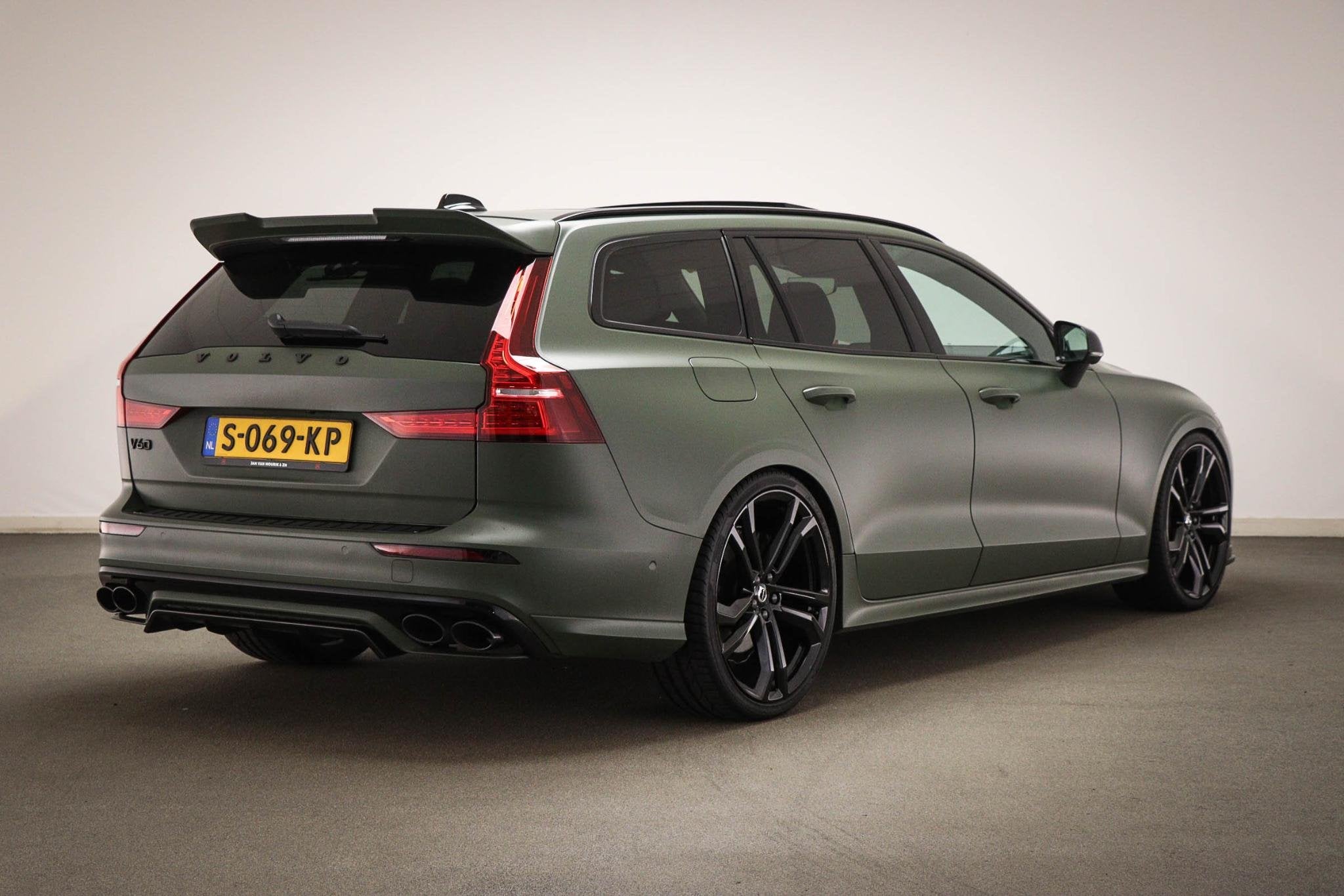 Volvo V60 2.0 T8 Plug-in hybrid AWD Ultimate Dark | HEICO |, Automaat, Stof, Gebruikt, 4 cilinders