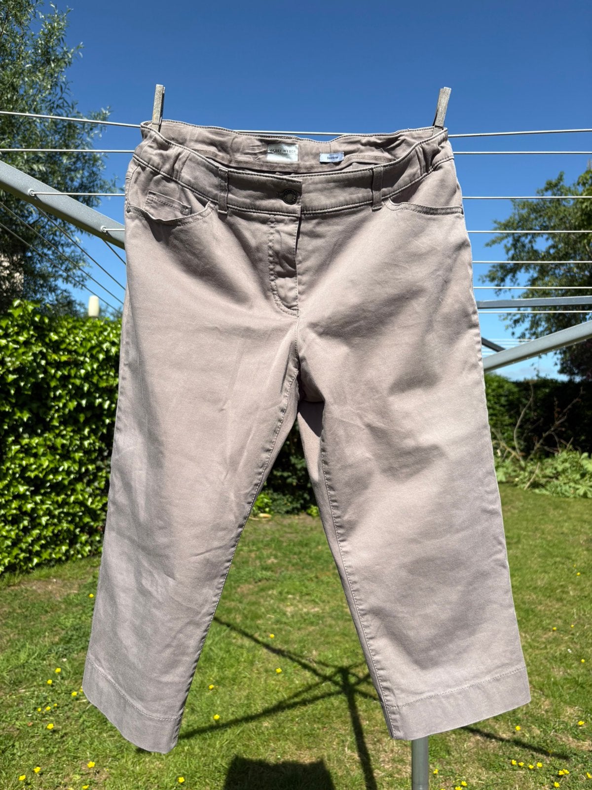 Nette taupe kleurige Gerry Weber Capri broek, Kleding | Dames, Broeken en Pantalons, Bruin, Maat 42/44 (L), Ophalen of Verzenden