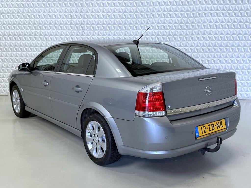 Opel Vectra 1.6-16V Airco Cruise Navigatie PDC Trekhaak(2007, Voorwielaandrijving, 15 km/l, Gebruikt, 4 cilinders