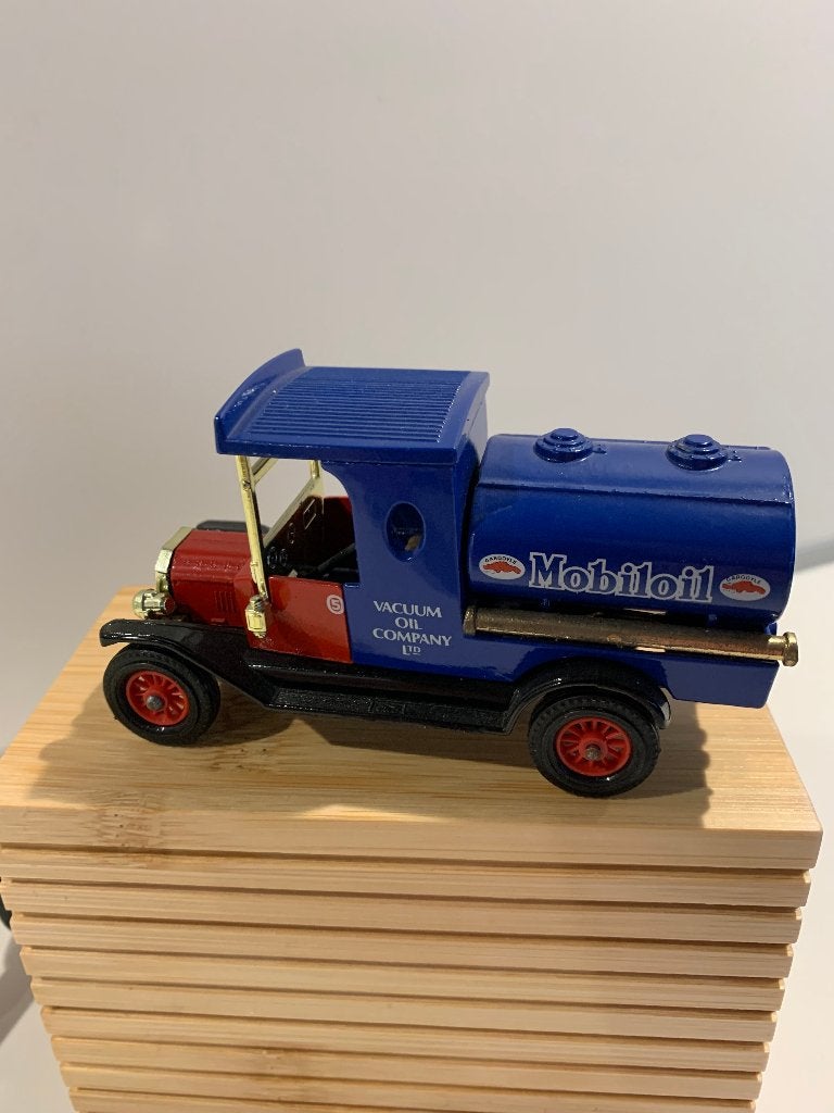 Te koop modelauto T ford 1912 -tankwagen - mobiloil, Verzamelen, Ophalen of Verzenden, Gebruikt, Auto's