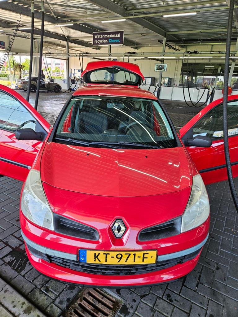 Renault Clio 1.2 16V 48KW 3-DRS E4 2007 Rood, Auto's, Renault, 535 kg, Zwart, 4 cilinders, 49 €/maand