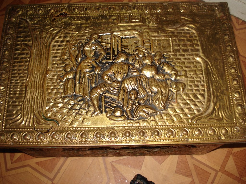 Antieke Koperen Kist met Reliëfdecoratie, Antiek en Kunst, Ophalen, Koper