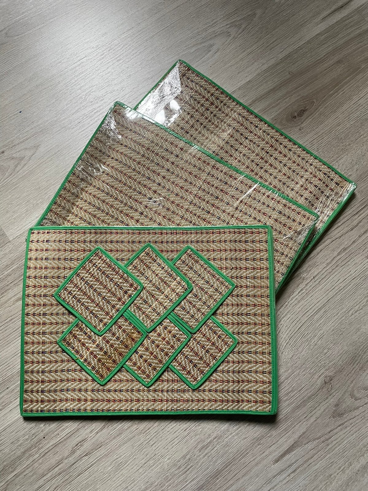 Rotan placemats set van 6 stuks NIEUW. Kleur groen., Huis en Inrichting, Ophalen of Verzenden, Placemat, Nieuw, Groen
