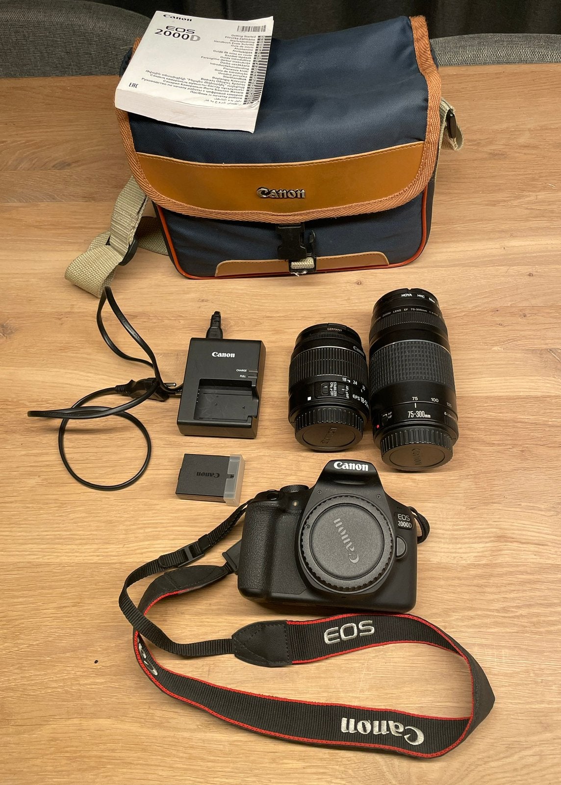 Canon Eos 2000D+ canon 18-55 mm en canon 75-300 lens, Audio, Tv en Foto, Fotocamera's Digitaal, Ophalen, Gebruikt, Spiegelreflex