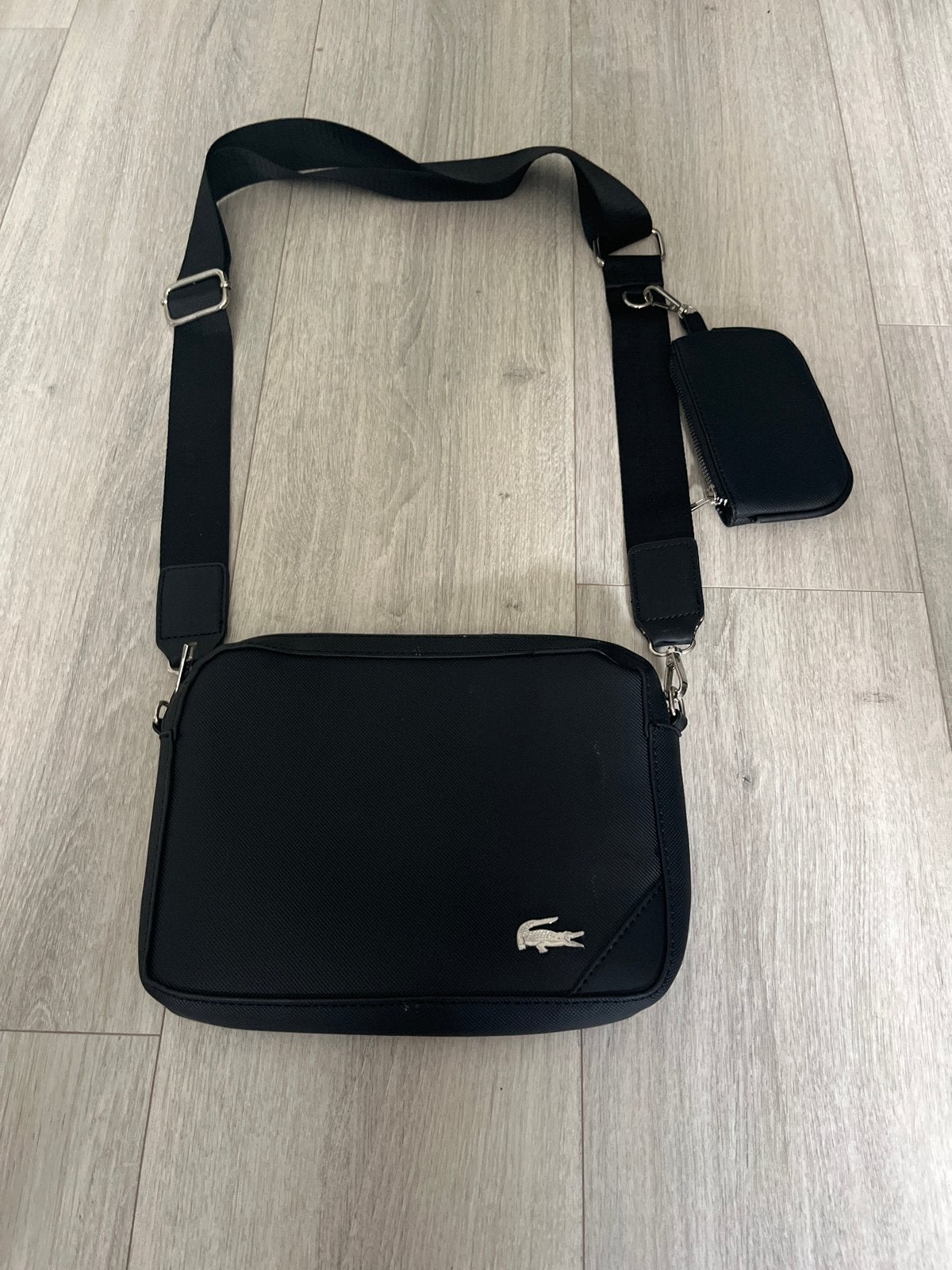 Lacoste Schoudertasje Zwart met Afneembaar Portemonneetje, Ophalen of Verzenden, Zo goed als nieuw, Zwart, Schoudertasje