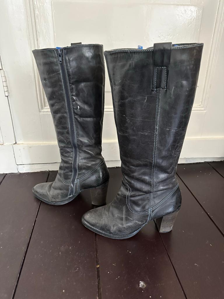 Mooie donkerblauwe leren laarzen - Maat 41, Kleding | Dames, Schoenen, Ophalen of Verzenden, Gedragen, Blauw, Hoge laarzen