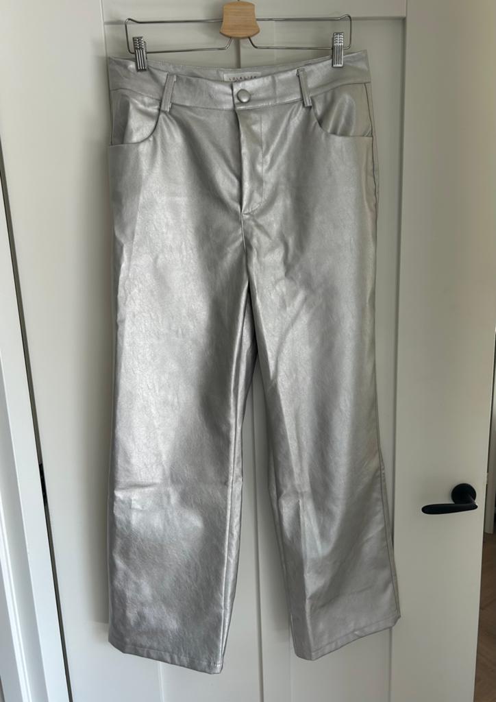 Zilveren broek van LolaLiza maat 42, Kleding | Dames, Broeken en Pantalons, Overige kleuren, Maat 42/44 (L), Ophalen of Verzenden