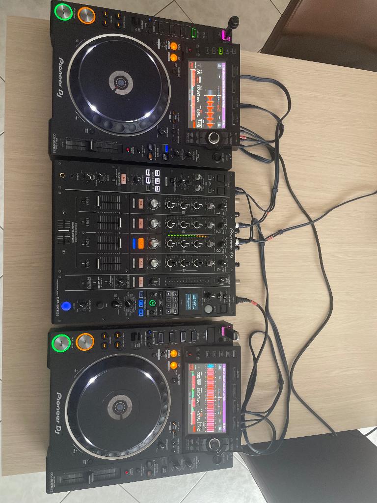 Pioneer DJ 2x CDJ 2000 NXS2 & DJM-900 NXS2, Muziek en Instrumenten, Dj-sets en Draaitafels, Ophalen, Zo goed als nieuw, Dj-set