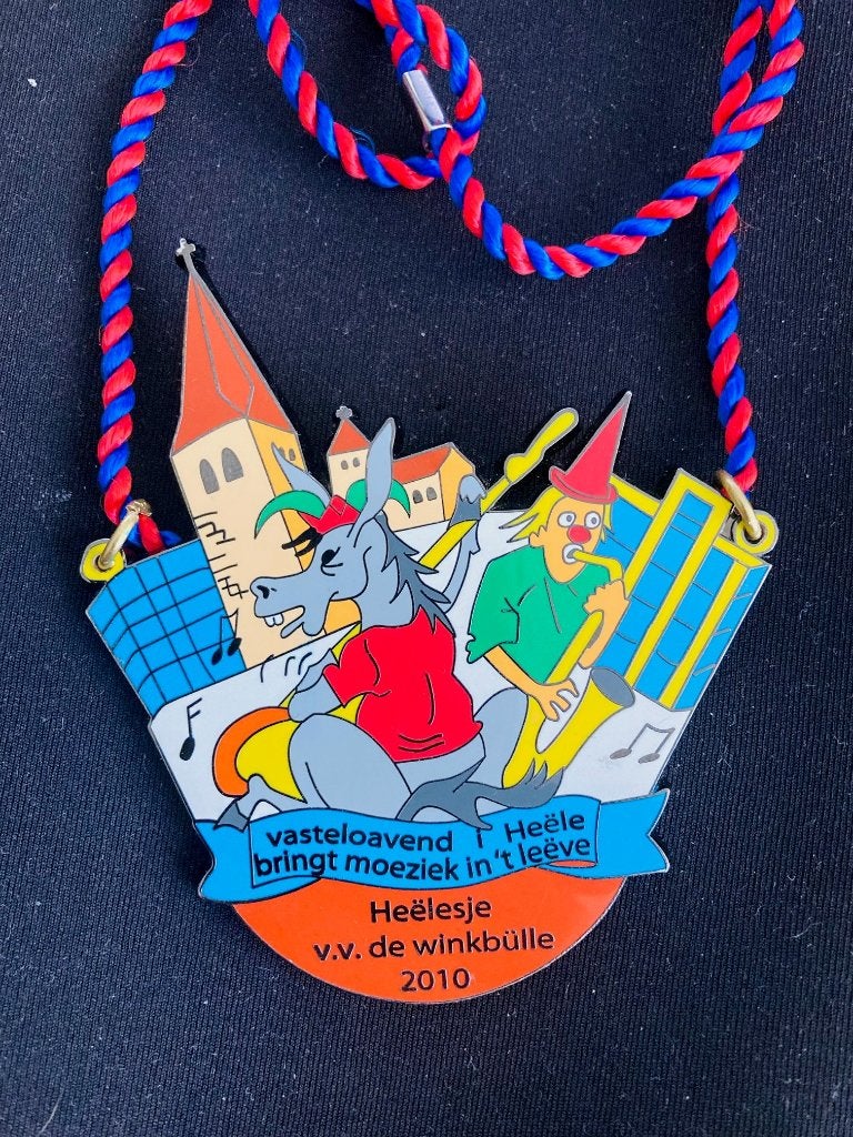 Carnaval onderscheidingen HVV Winkbülle Heële / Blauw Sjuut, Ophalen of Verzenden, Overige materialen, Nederland