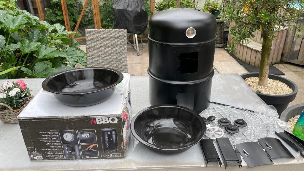 Multifunctionele BBQ, grill en rookoven - Nieuw!, Ophalen of Verzenden, Nieuw, Met accessoires