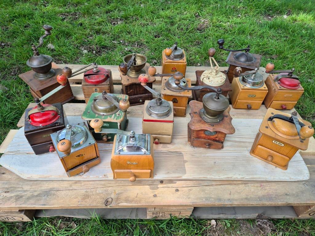 Partij van 15 koffie molens teab antiek / brocante, Ophalen of Verzenden, Gebruikt, Poppenhuis
