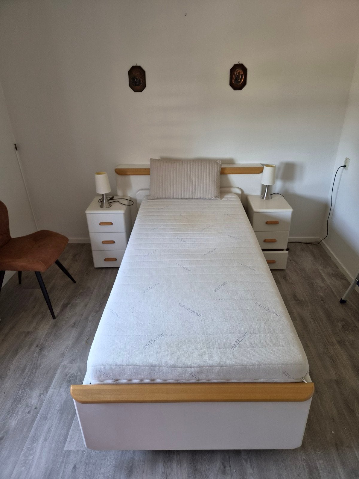 Eenpersoonsbed 90x200 met 2 nachtkastjes en dressoir., Ophalen, Gebruikt, 90 cm, Eenpersoons