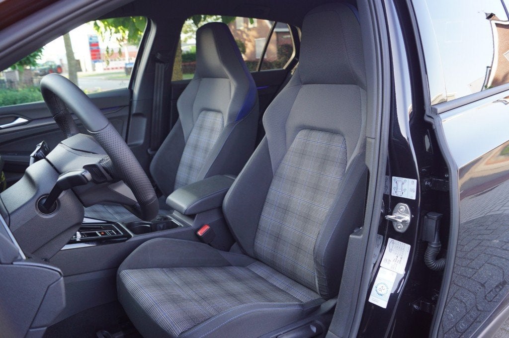 Volkswagen Golf GTE 1.4 TSI Hybride (245pk) DSG IQ light/DCC, Gebruikt, 4 cilinders, Zwart, 1527 kg
