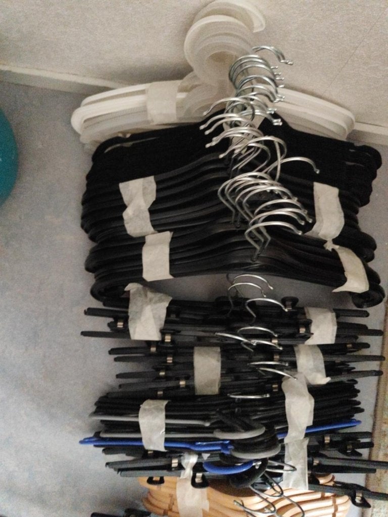 Partij ca. 100 kledinghangers – hout, zwart en broekhangers, Ophalen of Verzenden, Gebruikt, Overige materialen, Kinderen en Volwassenen