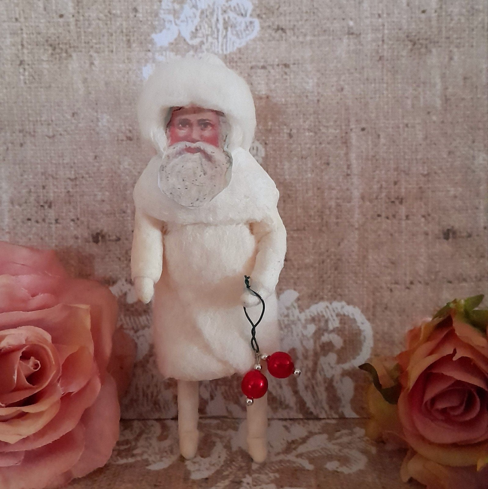 Mooi brocante wattenpopje Kerstman met kerstballen van glas, Ophalen of Verzenden