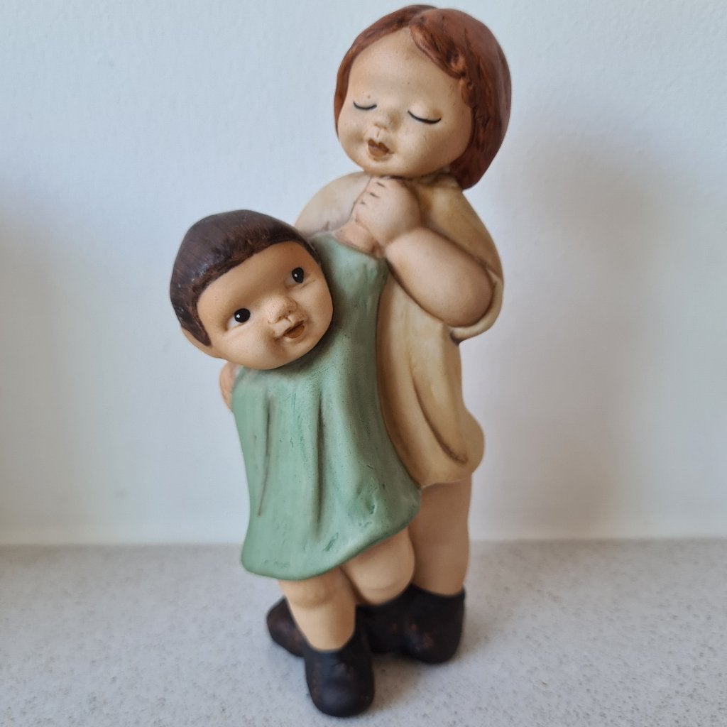 Goebel beeldje porcelein 2 kinderen Nina&Marco Limpke 1992, Verzamelen, Ophalen of Verzenden, Zo goed als nieuw, Hummel