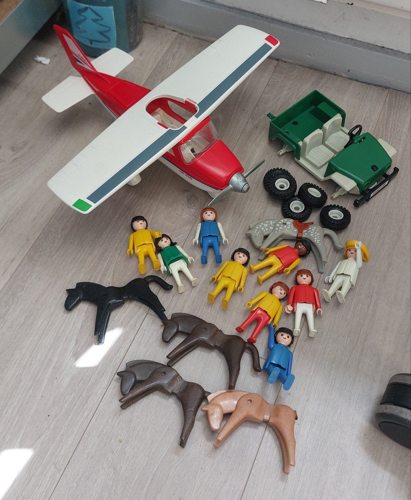 Playmobil set met vliegtuig, jeep, figuren en paarden, Ophalen of Verzenden, Gebruikt, Complete set, Voertuig
