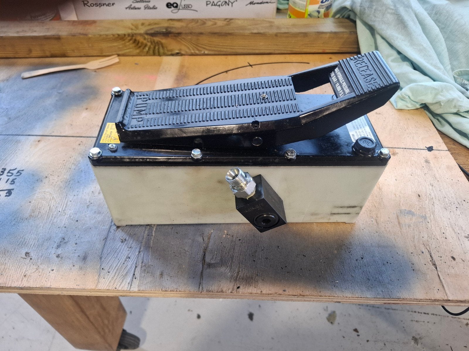 pneumatische voetpomp voor  bijvoorbeeld poetsbrug,, Auto diversen, Ophalen of Verzenden, Zo goed als nieuw