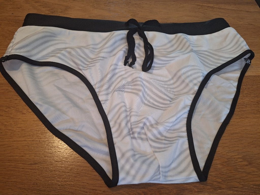 Heren Zwemslip - Wit met Zwart Detail maat L, Kleding | Heren, Maat 52/54 (L), Onbekend, Verzenden, Wit