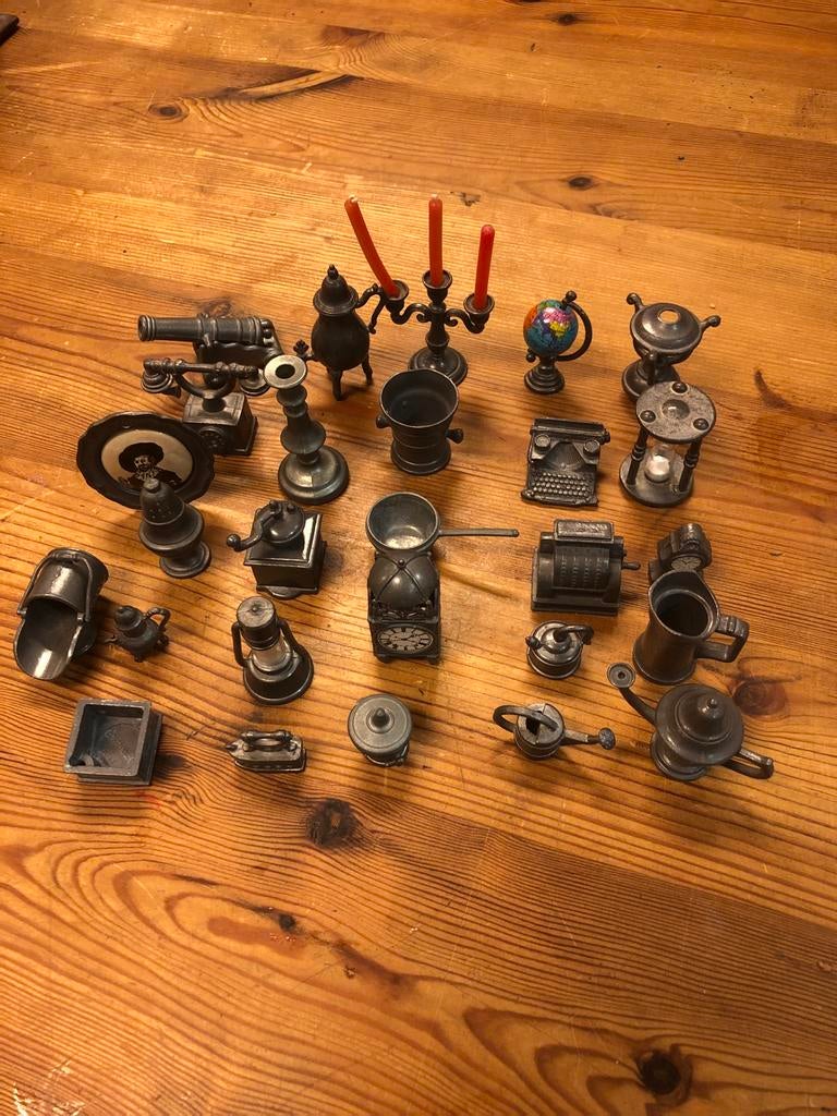 Verzameling van 27 miniatuur tinnen voorwerpen, Antiek en Kunst, Ophalen