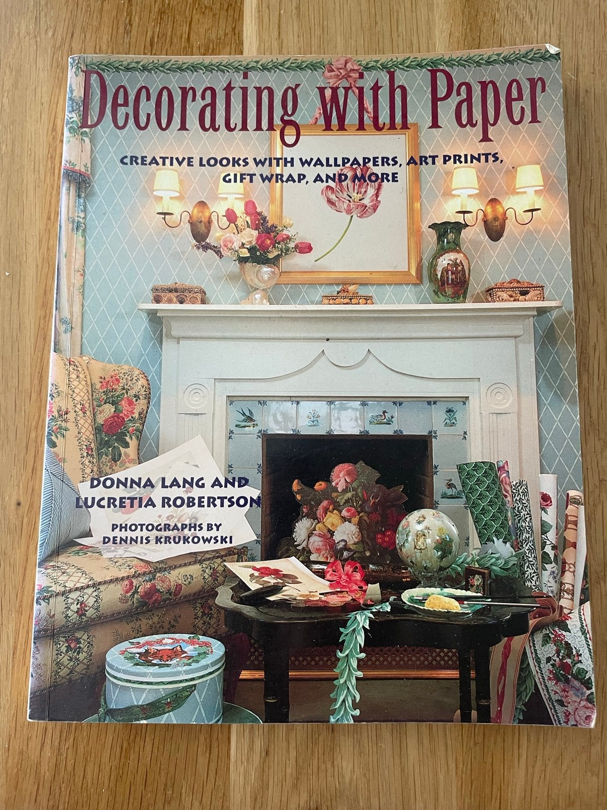 Decorating with Paper – Donna Lang & Lucretia Robertson, Boeken, Ophalen of Verzenden, Gelezen, Interieur en Design
