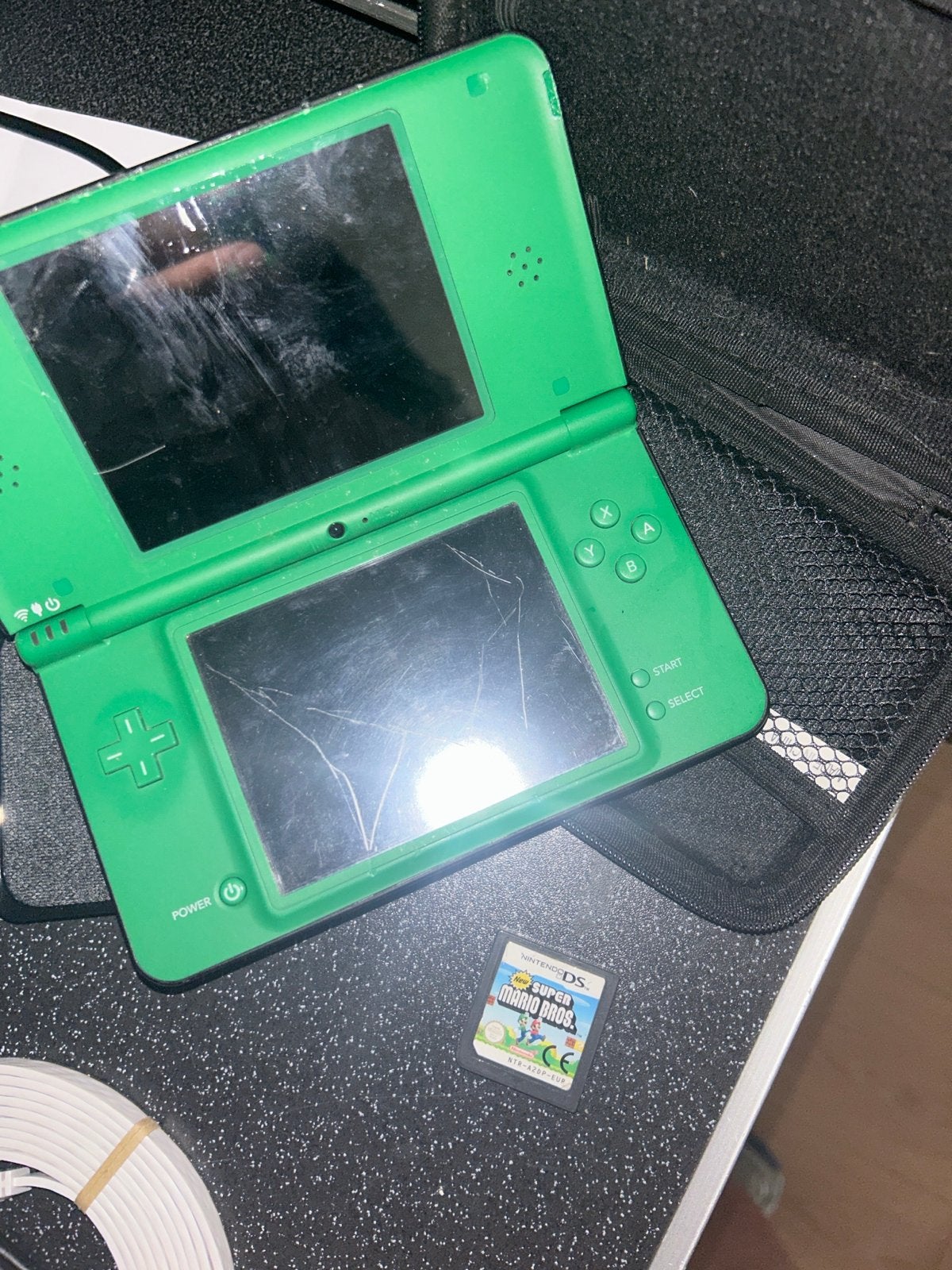 Niet-werkende Nintendo DS XL met spel (groen), Spelcomputers en Games, Spelcomputers | Nintendo DS, Dsi XL, Met games, Ophalen of Verzenden