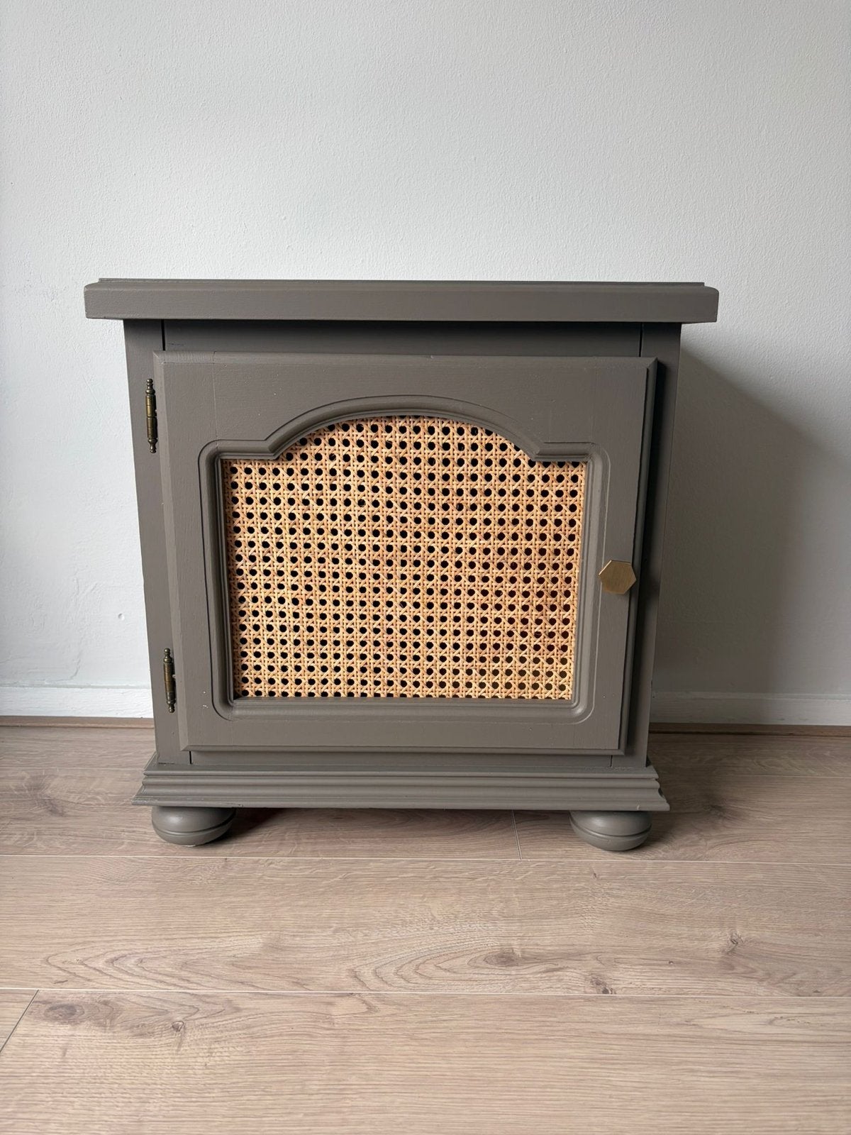 Nachtkastjes met rotan details - Set van 2, Ophalen, Gebruikt, 55 tot 70 cm, 45 tot 65 cm