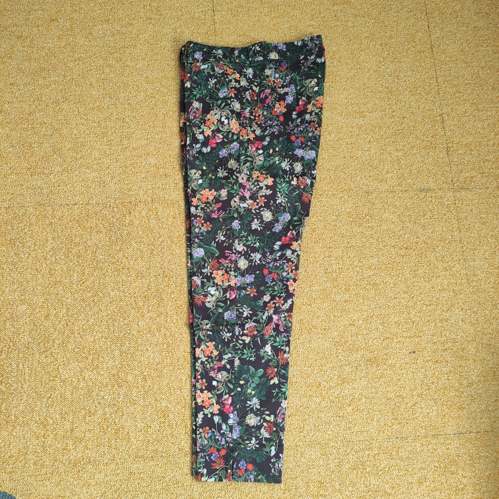 Gebloemde kuitbroek ., Kleding | Dames, Broeken en Pantalons, Maat 38/40 (M), Zwart, Ophalen of Verzenden, Zo goed als nieuw
