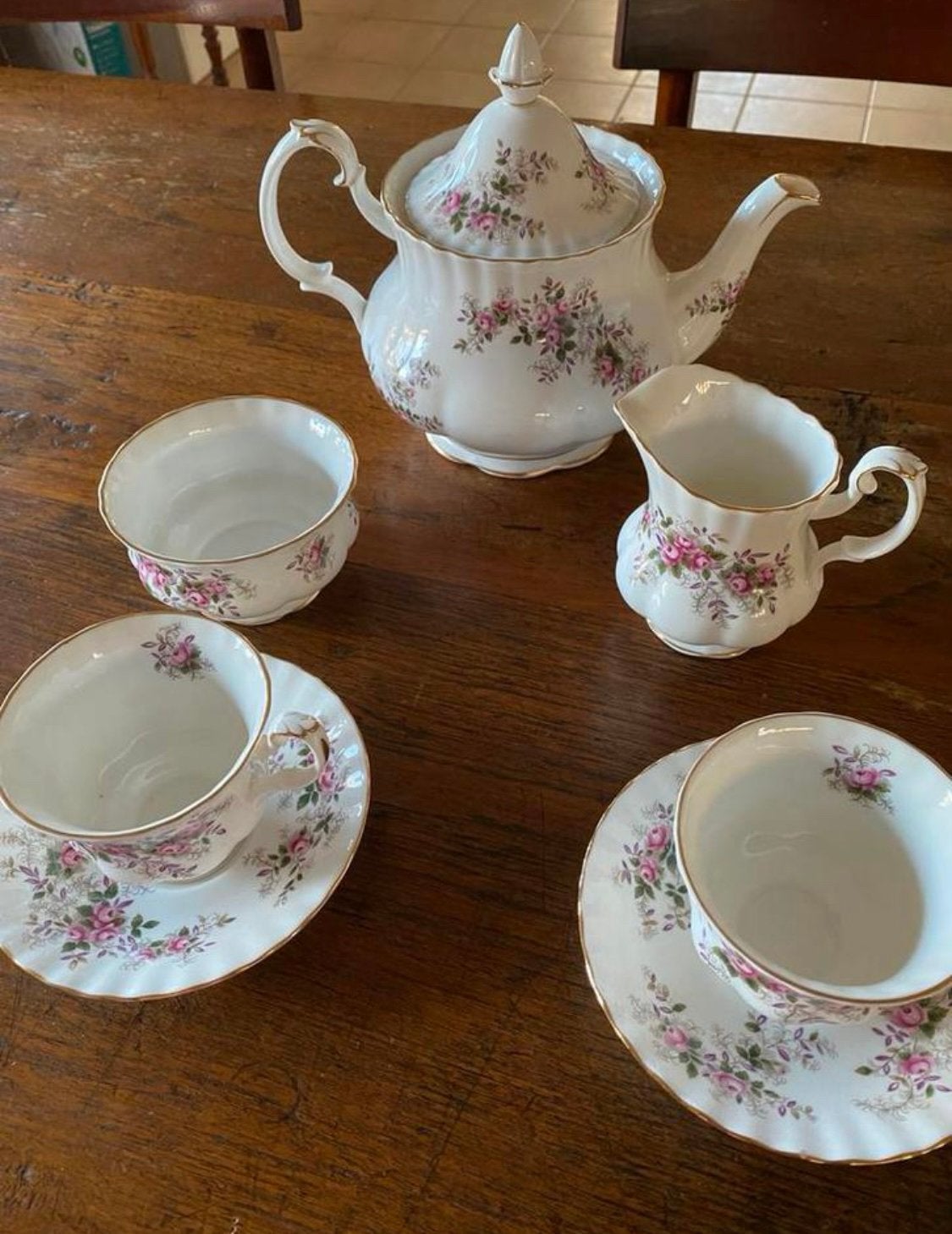125€ Royal Albert theeservies 8 persoons lavender rose, Ophalen, Zo goed als nieuw, Overige stijlen, Kop(pen) en/of Schotel(s)