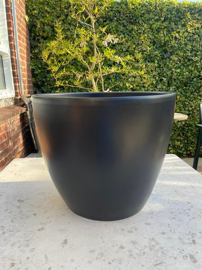 Grote stenen bloempot, Steen, Rond, Zo goed als nieuw, Minder dan 40 cm
