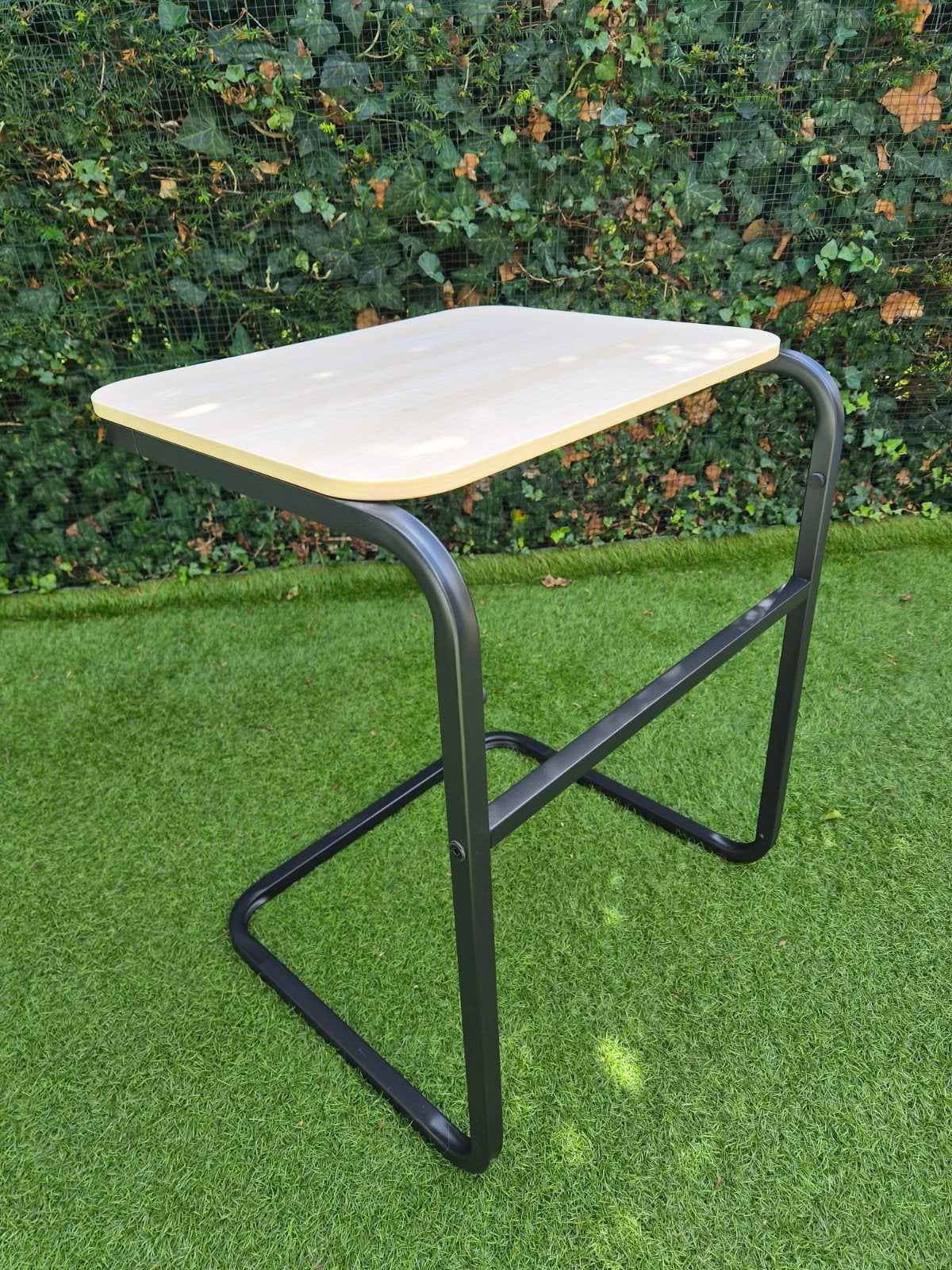 IKEA OLSRED bijzettafel / laptoptafel, Huis en Inrichting, Tafels | Bijzettafels, Ophalen, Modern, functioneel, 55 tot 75 cm, Zo goed als nieuw