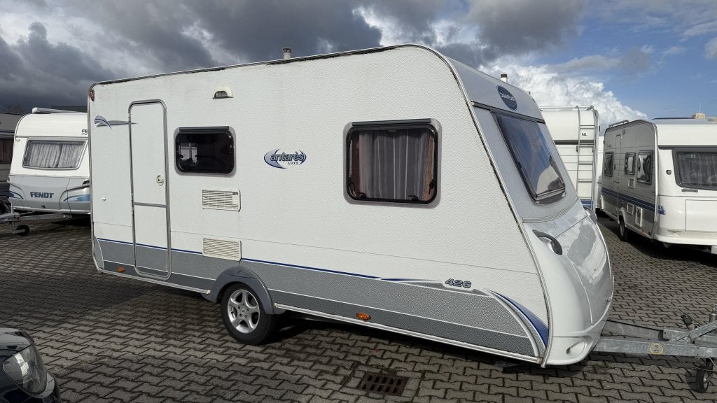 Caravelair Antares Luxe 426 bouwjaar 2008 met stapelbed, Kachel, Bedrijf, Treinzit, 750 - 1000 kg