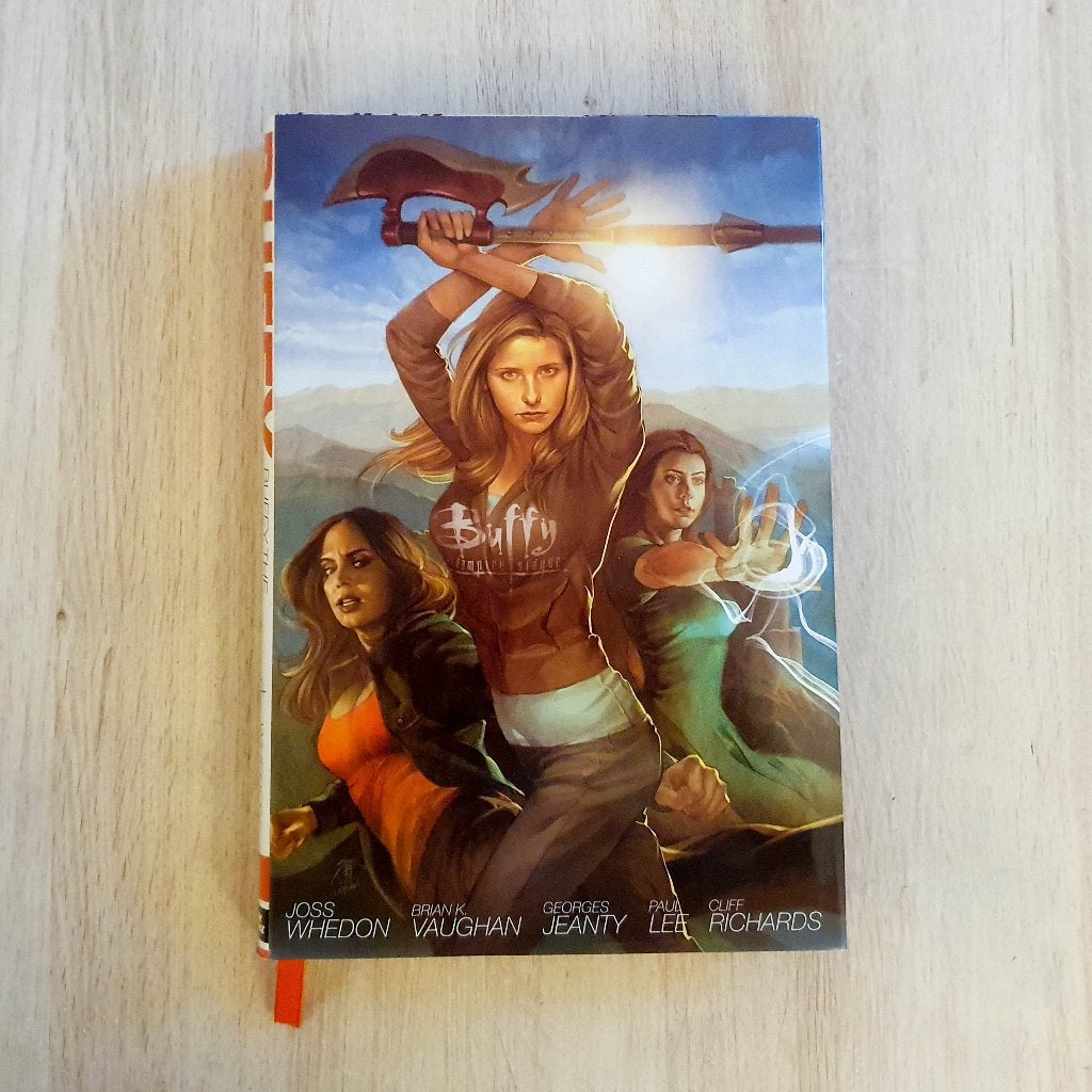 Buffy the Vampire Slayer Season 8 Library Edition Volume 1, Boeken, Strips | Comics, Amerika, Verzenden, Zo goed als nieuw, Meerdere comics