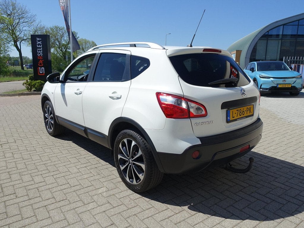NISSAN Qashqai 1.6 2WD Connect Edition Navi Panodak Trekhaak, Auto's, Voorwielaandrijving, Euro 5, Gebruikt, Zwart