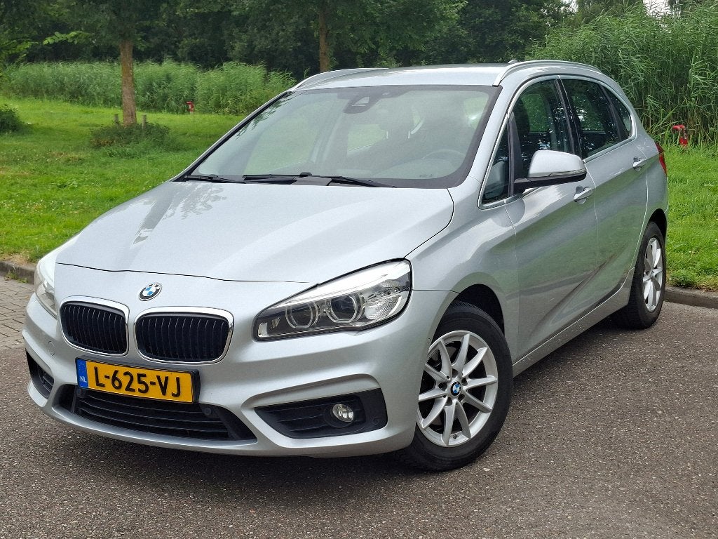 BMW 2-Serie Active Tourer 2.0 220I AUT 2016 Grijs, 1998 cc, Zwart, 75 €/maand, Automatische klimaatregeling