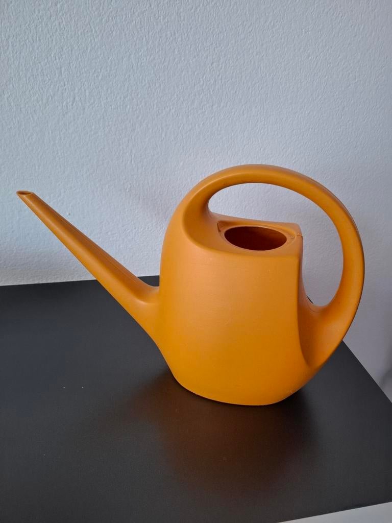 Stijlvolle vintage oranje gieter, Deens design, Tuin en Terras, Gieters, Ophalen of Verzenden, Zo goed als nieuw, Kunststof