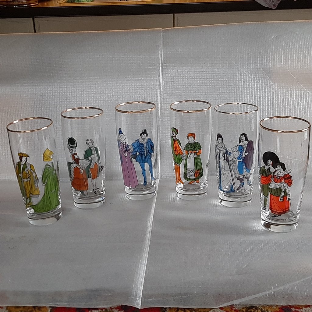 6 vintage drinkglazen met afbeelding klederdrachten, Huis en Inrichting, Ophalen, Glas of Glazen, Gebruikt, Vintage