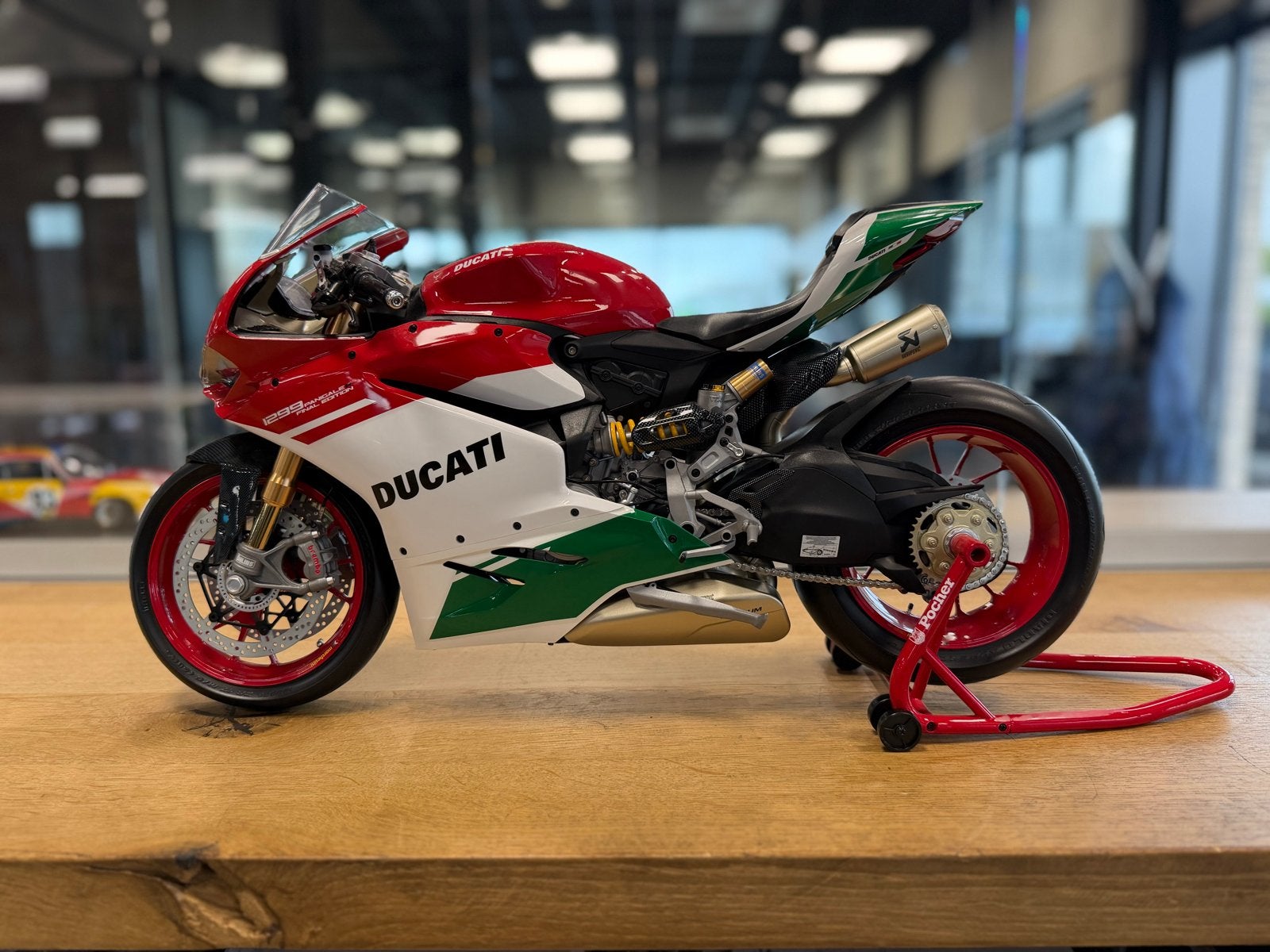 Pocher schaal 1:4 Ducati 1299 Final Edition, Overige merken, Mail, Zo goed als nieuw, Post