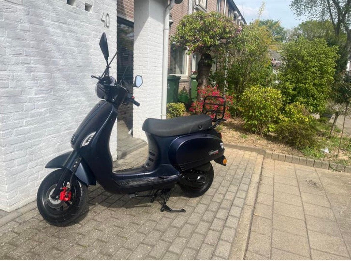 Gts toscana dynamic scooter 45km/h, Ophalen, Zo goed als nieuw, Benzine
