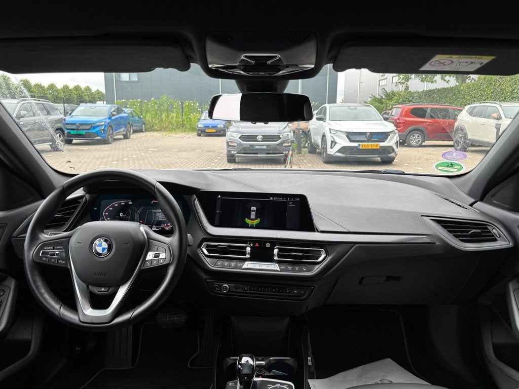 BMW 1-serie 118i Business Edition | Sportstoelen | Stuurwiel, Auto's, BMW, 136 pk, Gebruikt, Leder en Stof, Wit