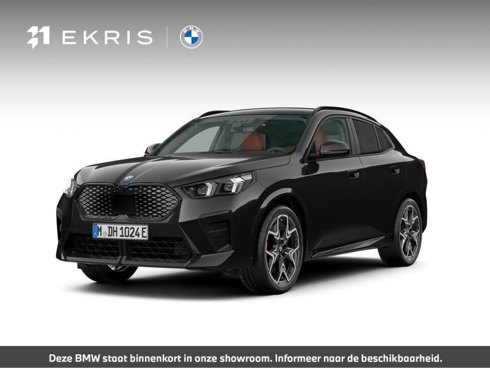 BMW iX2 xDrive30 M Sport Edition High Executive | M Sportpak, Auto's, BMW, Automaat, 476 km, IX2, Zwart