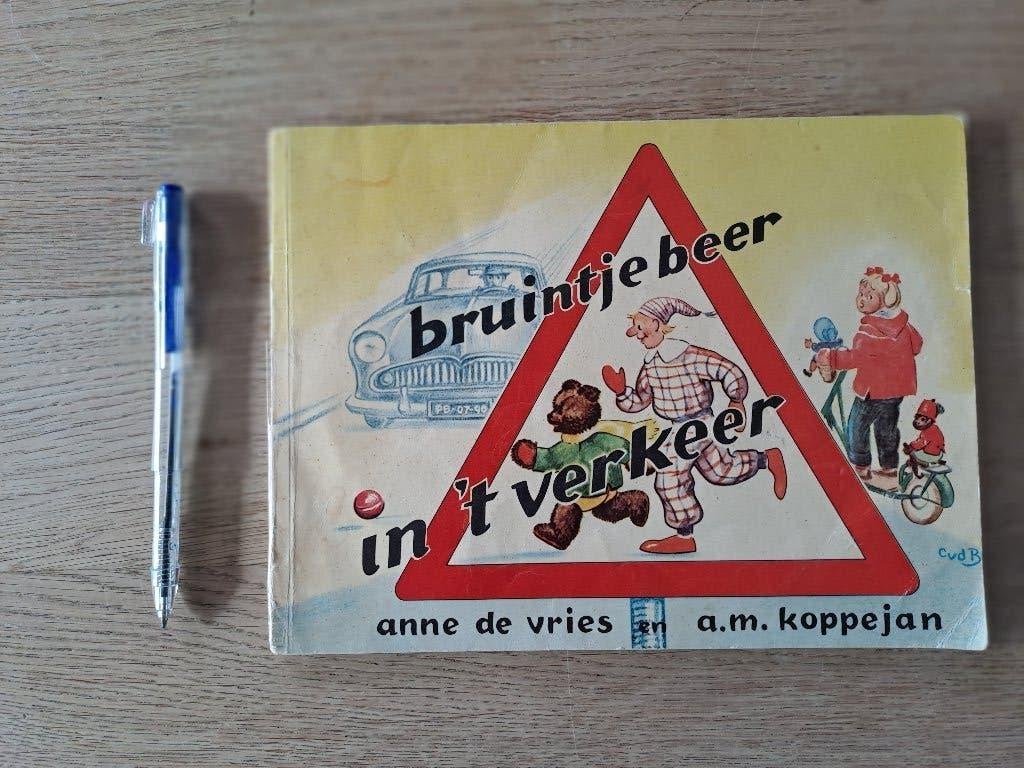 BRUINTJE BEER IN'T VERKEER. ANNE DE VRIES VERKEERSONDERWIJS., Boeken, Ophalen of Verzenden, Gelezen, Anne de Vries en A.M. Koppejan
