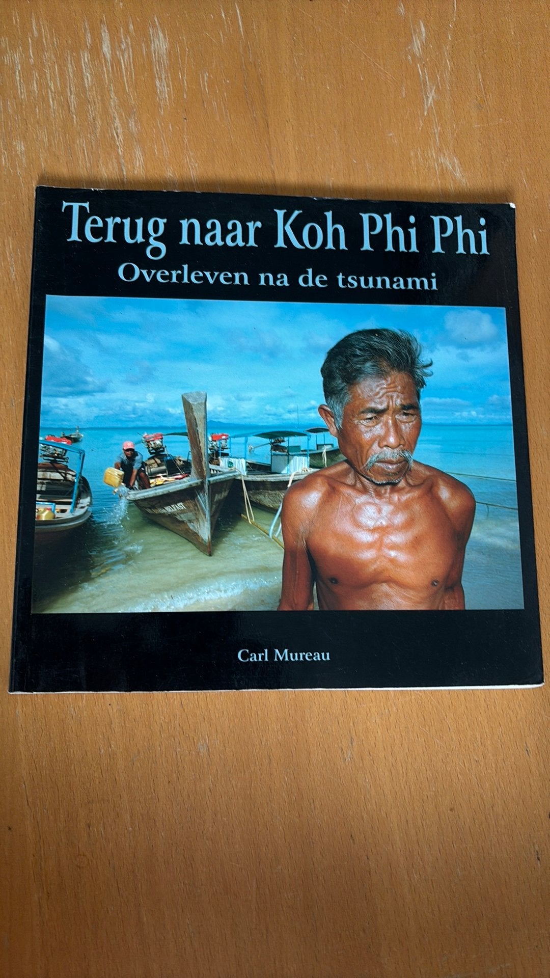 Terug naar Koh Phi Phi / overleven na de tsunami - Carl Mure, Ophalen of Verzenden, Zo goed als nieuw, Fotografen